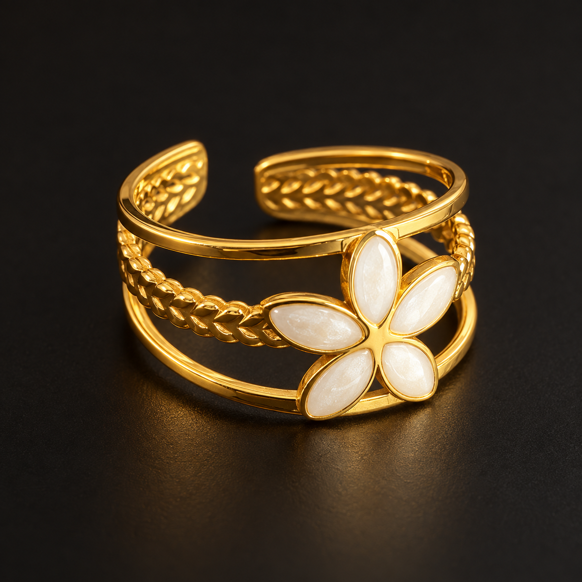 Anel Dourado Flor Branca