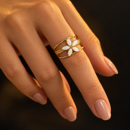 Anel Dourado Flor Branca