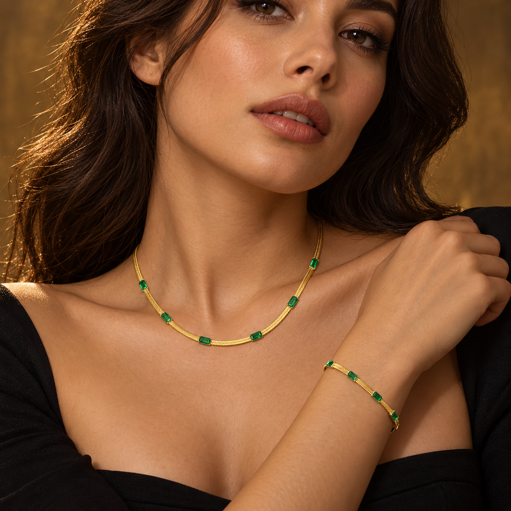 Conjunto Colar e Pulseira Dourados com Detalhes Verdes