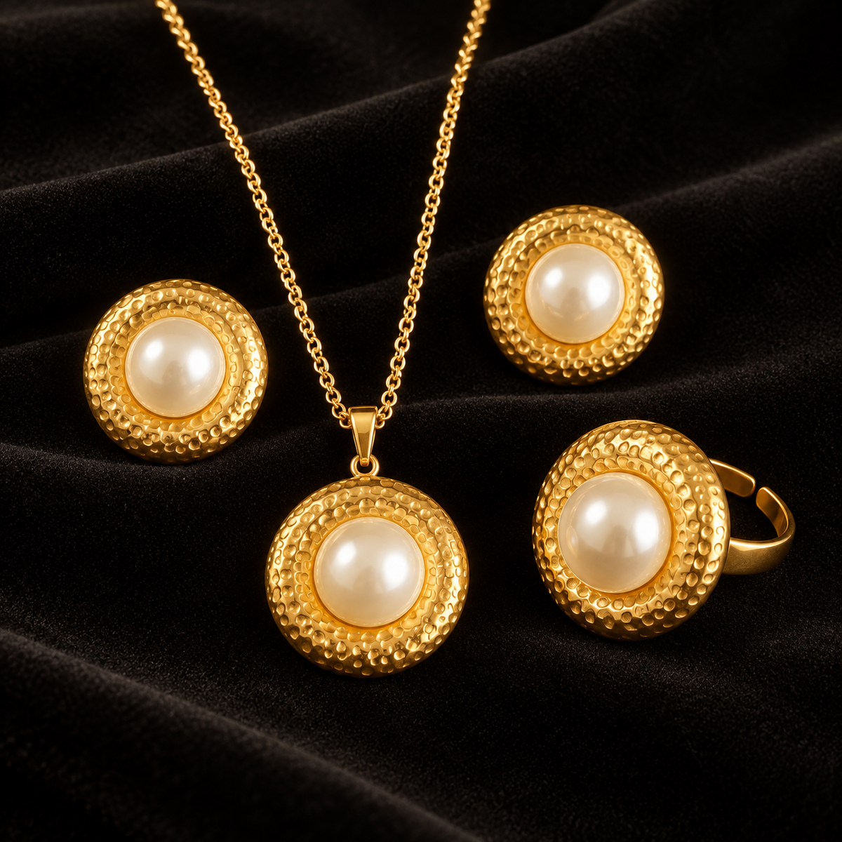 Conjunto Dourado com Efeito Pérola - Colar, Brincos e Anel