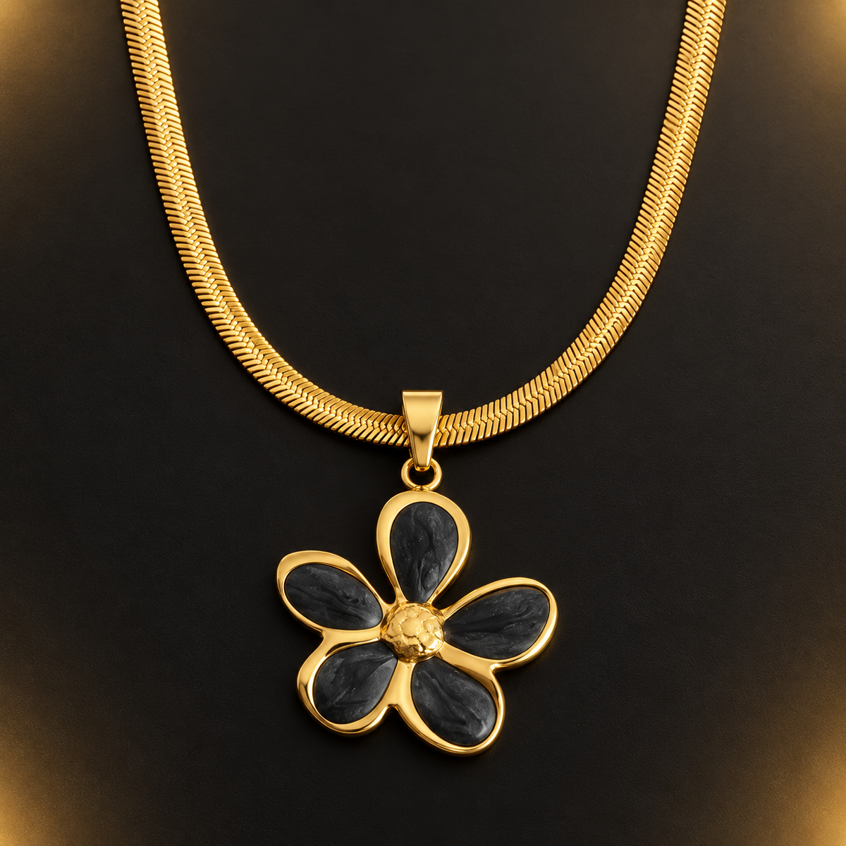 Conjunto Floral Preto e Dourado com Colar e Brincos