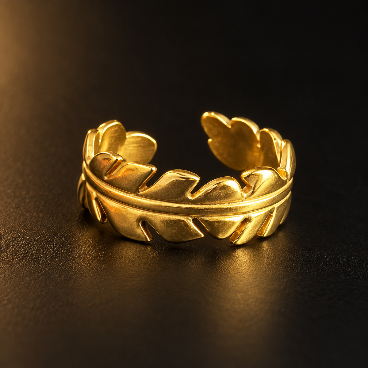 Anel Dourado Folha Escultural