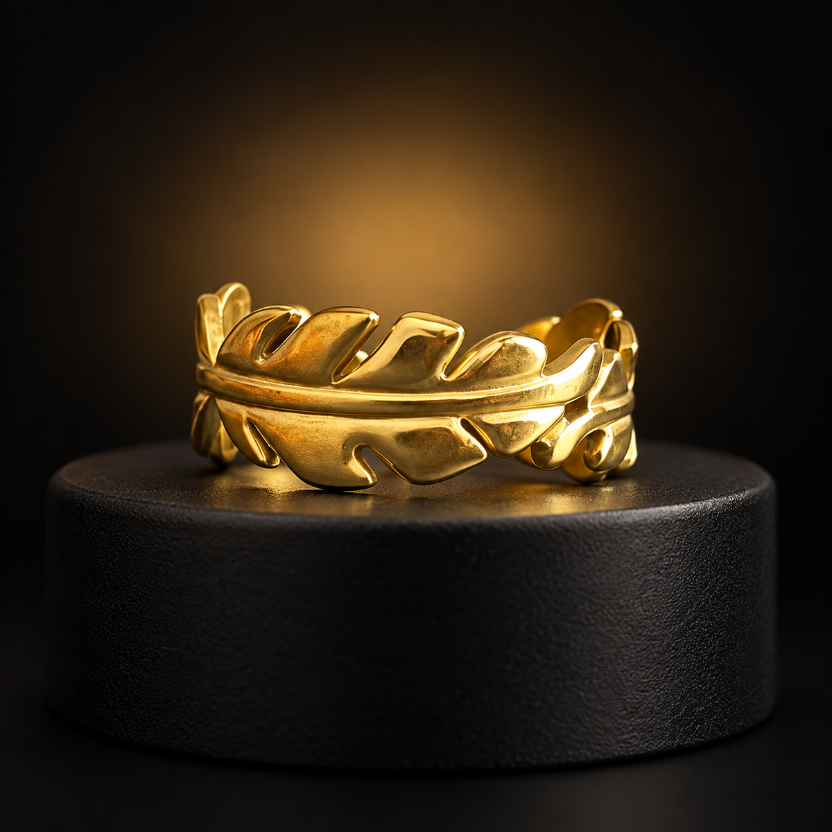 Anel Dourado Folha Escultural