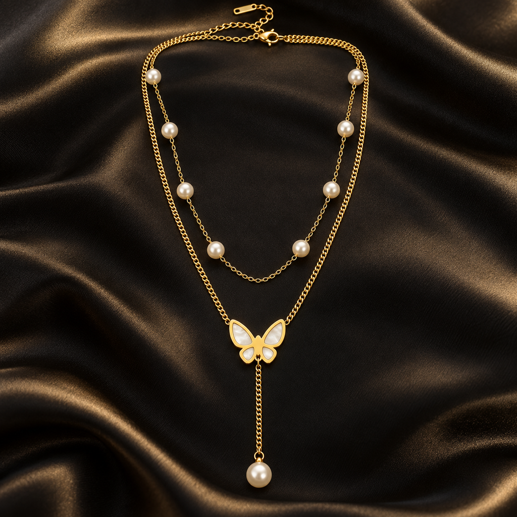 Colar Dourado de Duas Camadas com Borboleta e Contas Brancas