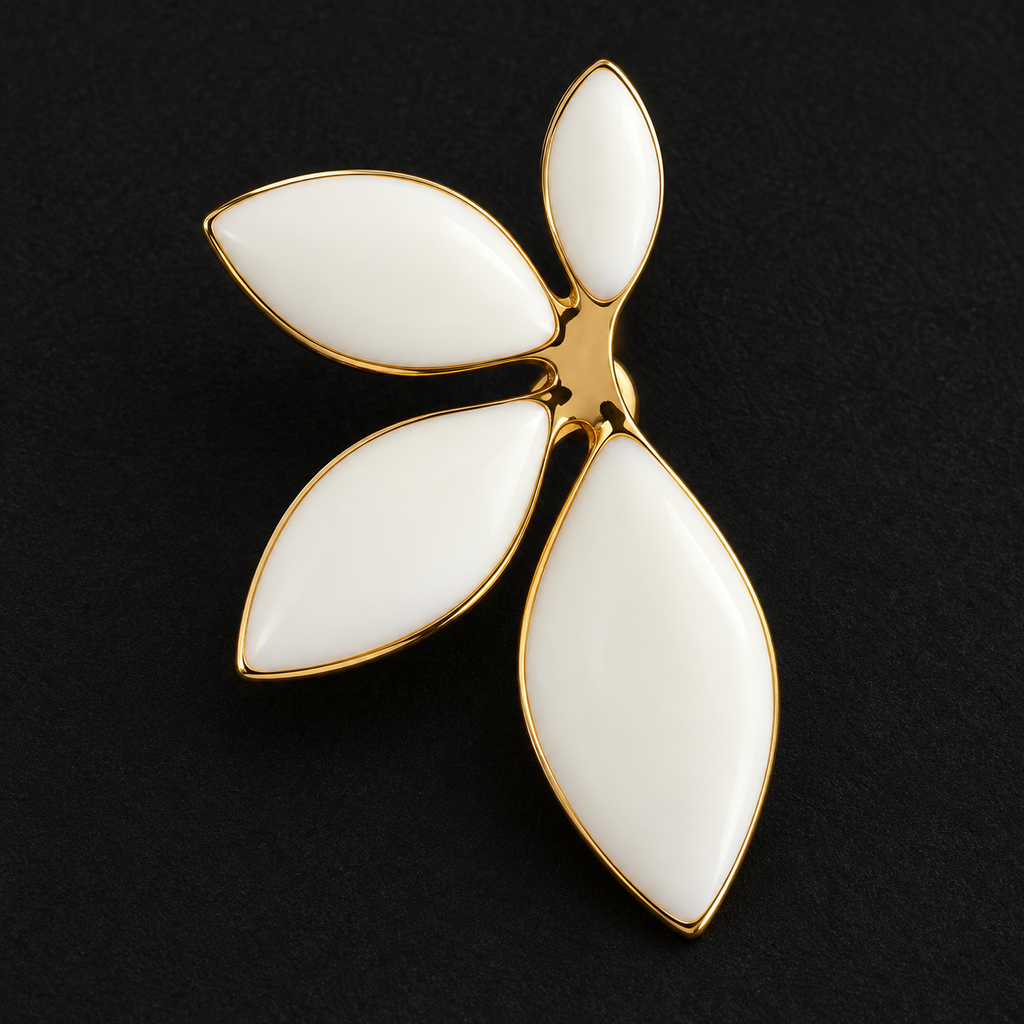 Brincos de Flor Assimétrica Branca e Dourada