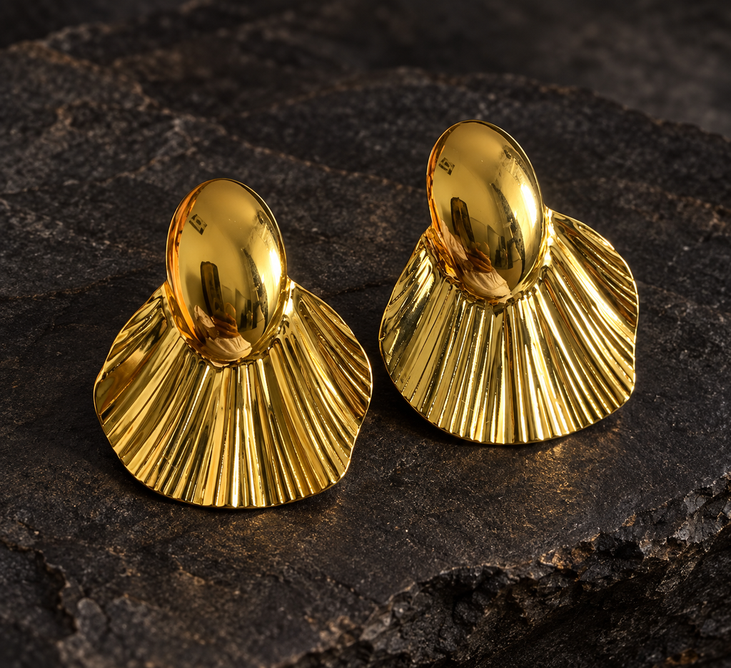 Brincos Dourados em Leque com Detalhe Oval